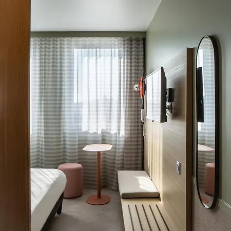 Ibis Styles Centre Gare ホテル 3*