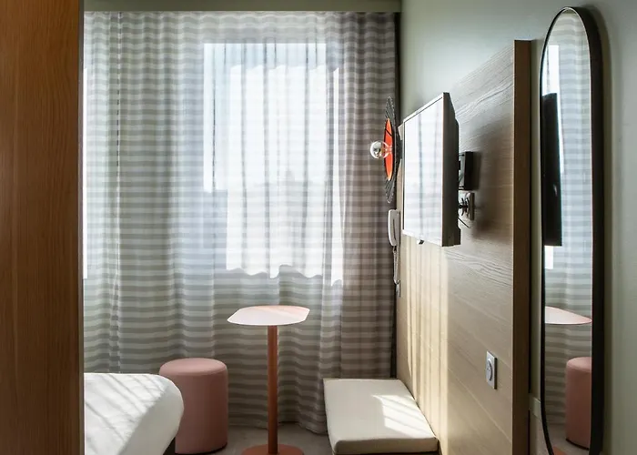 Ibis Styles Centre Gare Otel 3*