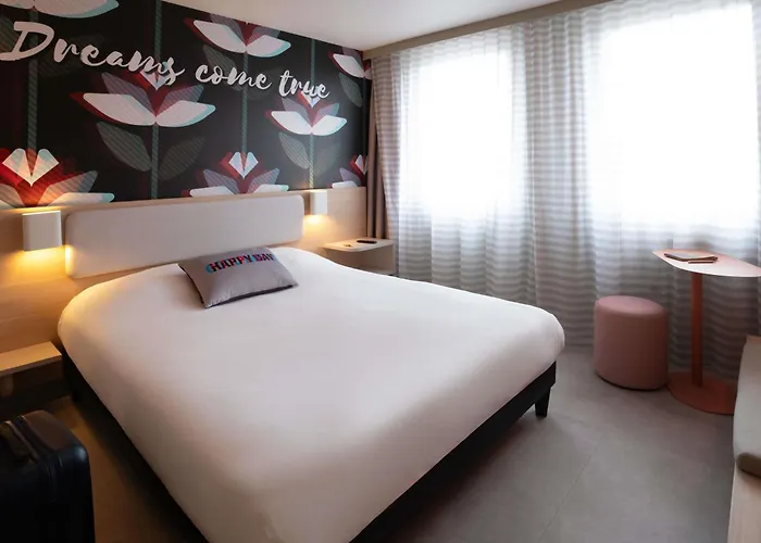 Ibis Styles Centre Gare מלון 3*